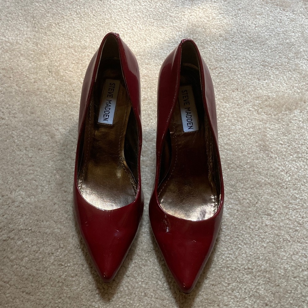 Steve Madden Burgundy High Heel Pointed Toe shoes Size 6M